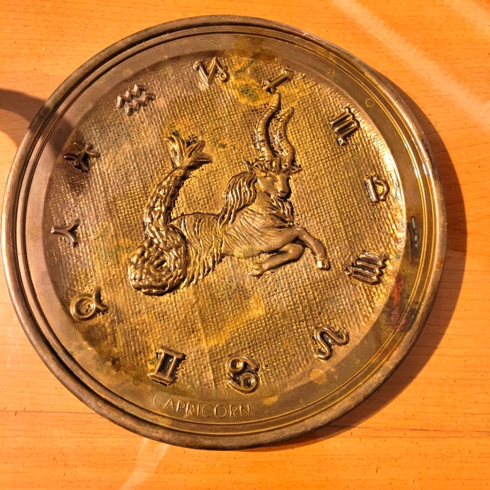 Peerage Capricorn zodiac plate